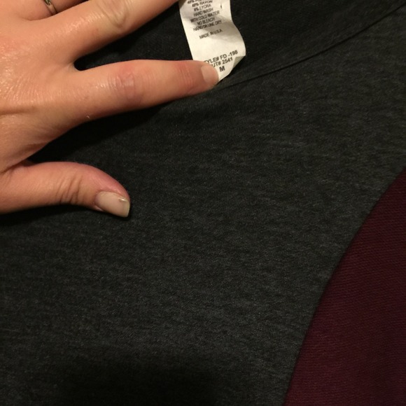 Adorable tunic with dolman sleeves. - Picture 3 of 3