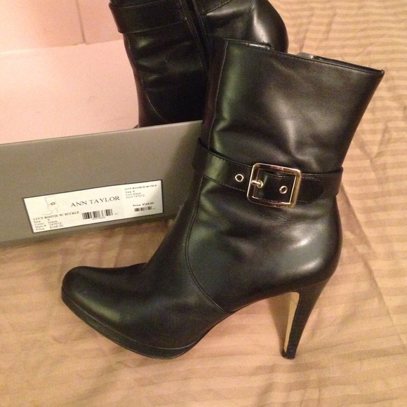 Ann Taylor Lucy booties black size 8
