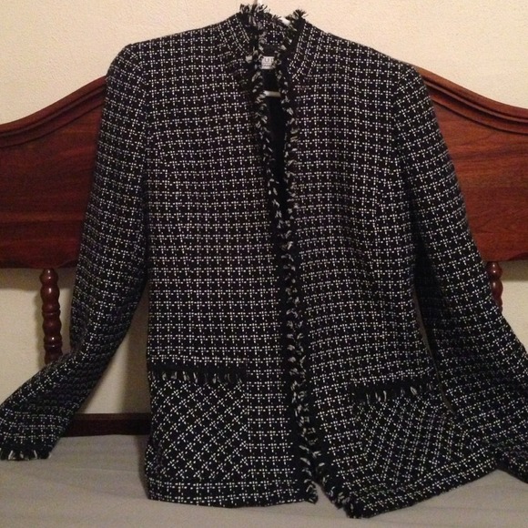 Price reduced! Tahari black and white blazer