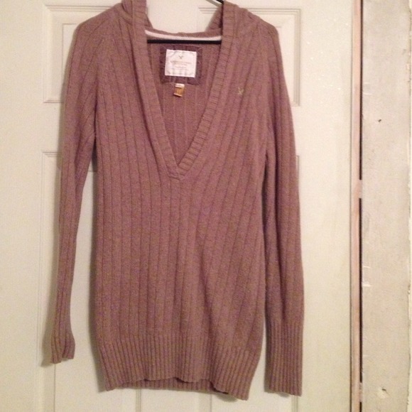 American Eagle sweater