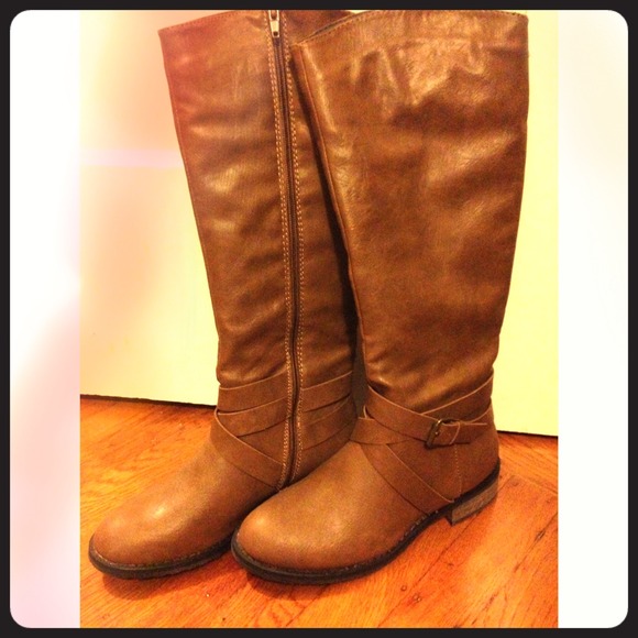 NWOT *BRAND NEW* Fall Khaki Leather Boots!