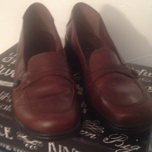 SOLD Brown soft leather Clark shoes Size 9m $40