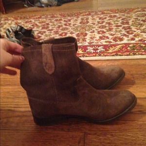 Zigi short brown suede boots! Worn once!