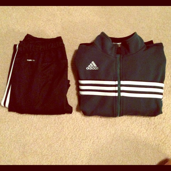 🎉closet clear out🎉 Adidas soccer jacket!
