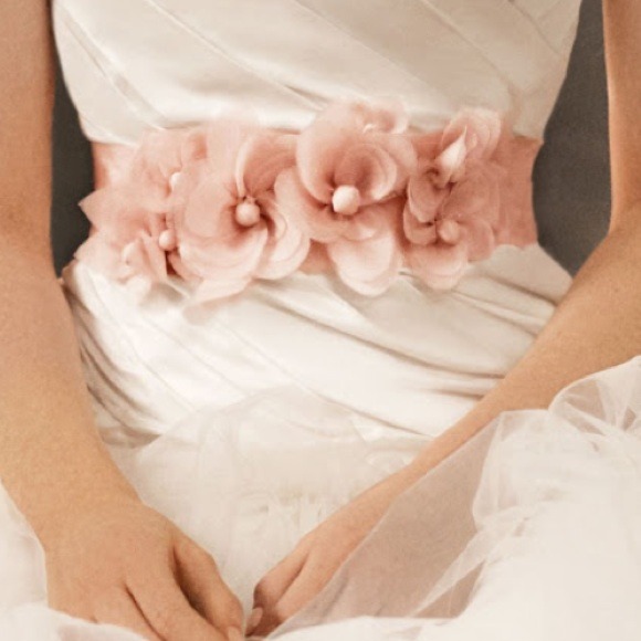 Vera Wang Accessories - Vera Wang White Collection Pink Blush Floral Sash