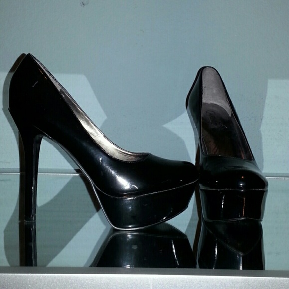 Heels - Picture 2 of 3