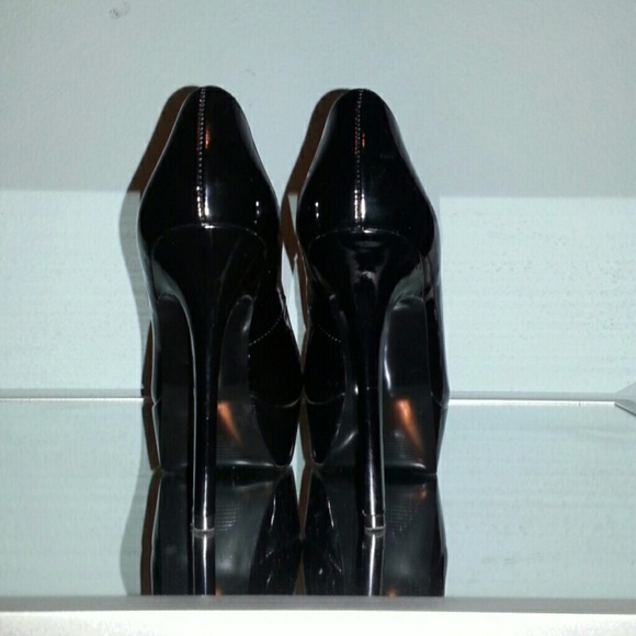 Heels - Picture 3 of 3