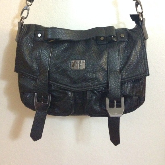 💟 R & J black Buckle Messenger Bag