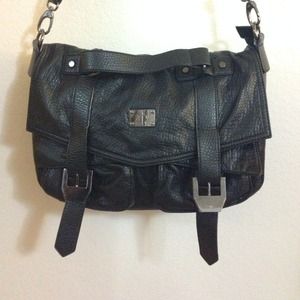 💟 R & J black Buckle Messenger Bag