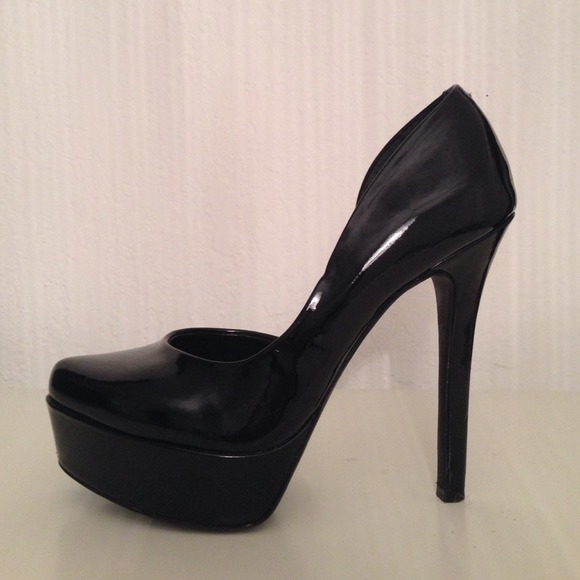 Jessica Simpson Black Platform Pumps 💃