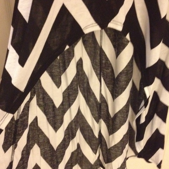 Black and white chevron hi low dress - Picture 3 of 4