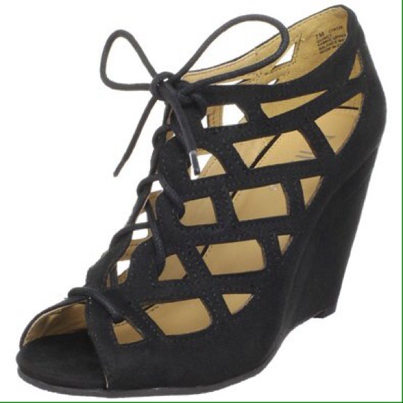 Black wedges
