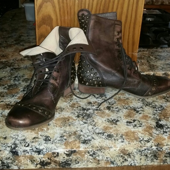 Distressed Gianni Bini studded boots