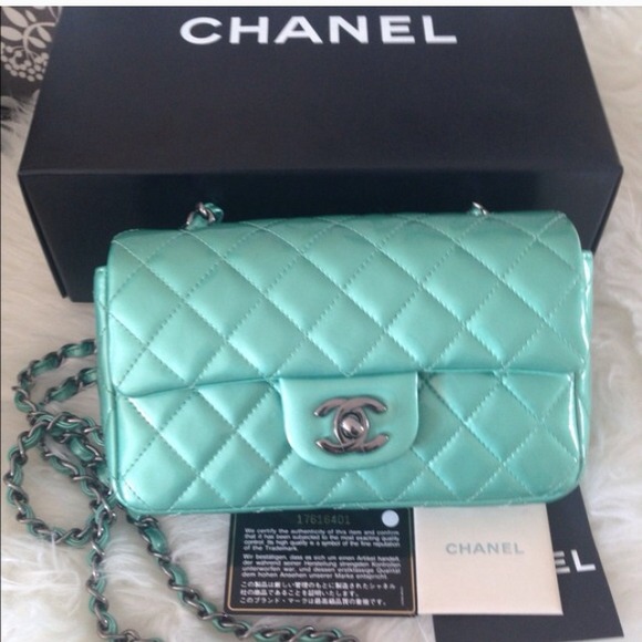 Sold Chanel patent green new 8" mini - Picture 2 of 4