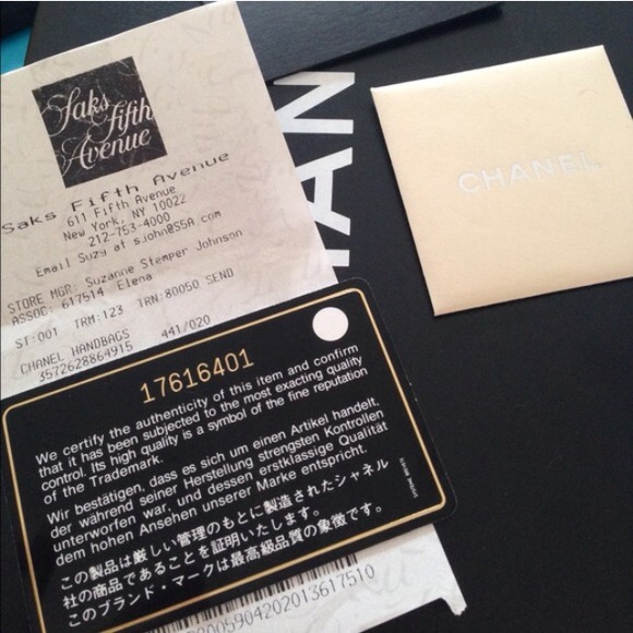 Sold Chanel patent green new 8" mini - Picture 4 of 4