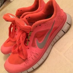 Coral Nike Free Run 3