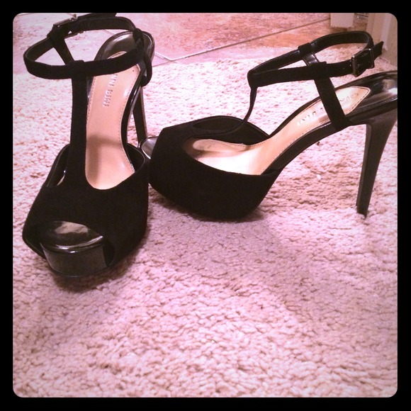Gianna Bini ankle strap heels