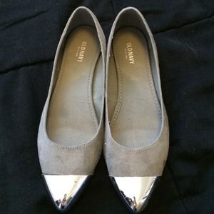 Grey and silver pointy flats