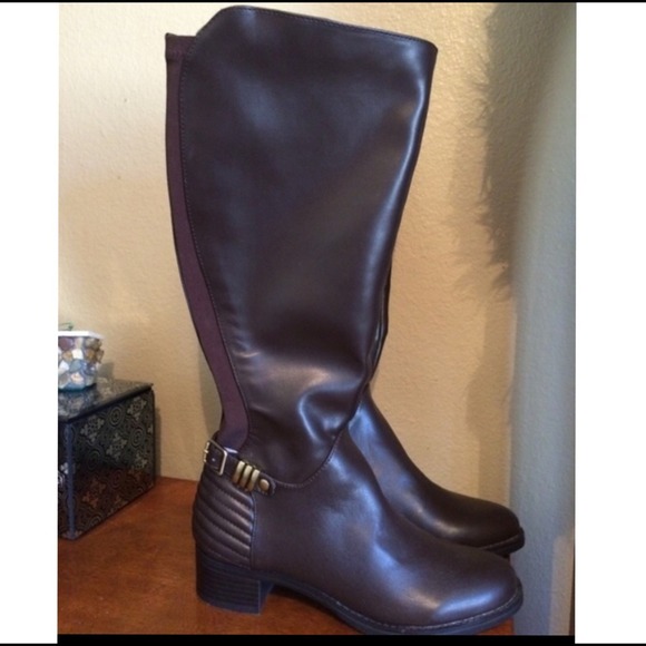NWOT Brown riding boots