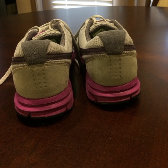 Nike - Picture 4 of 4