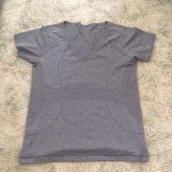 🚨sold in bundle 🚨Lululemon run swiftly v neck. - Picture 2 of 3