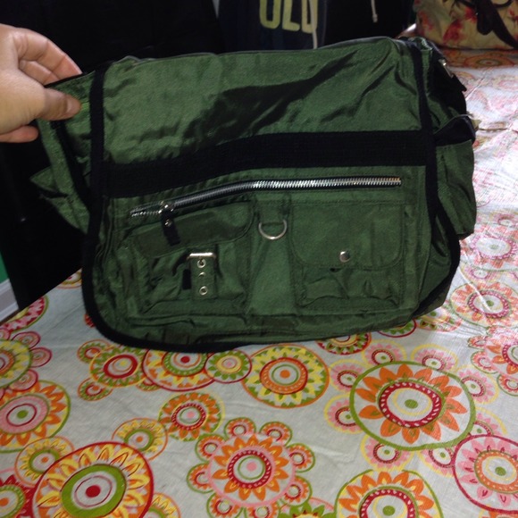 Old Navy Hunter Green Messenger Bag (NWOT)