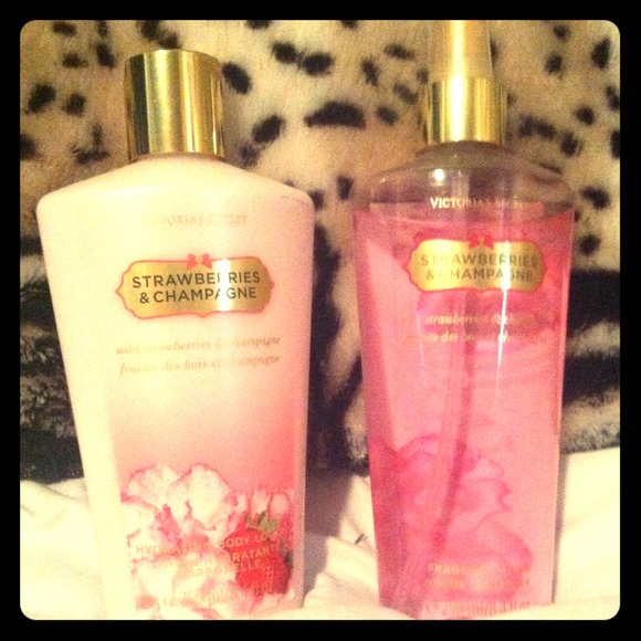 💖Victoria's Secret 2 Lotions & 1 Perfume Bundle💖