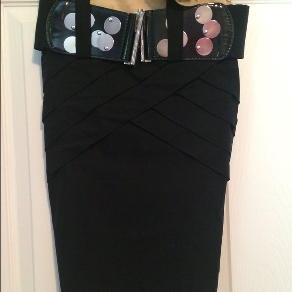 Sexy Fitted Dress with Belt - Picture 3 of 4