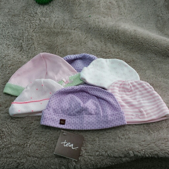 **REDUCED** 6 Newborn girl hats