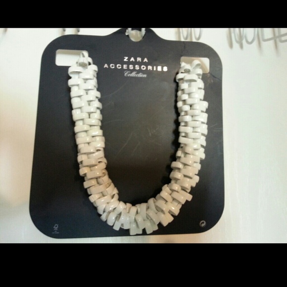 Brand New Zara white  statement necklace.OS