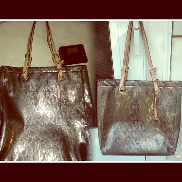 Authentic Michael Kors JET SET MK Signature Tote