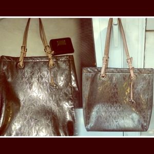 Authentic Michael Kors JET SET MK Signature Tote