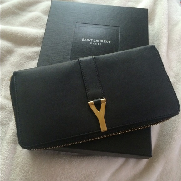 🎉sold！ 🎁🎁SaintLaurent Classic zip wallet