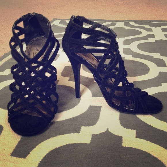 NWOT Strappy black heels