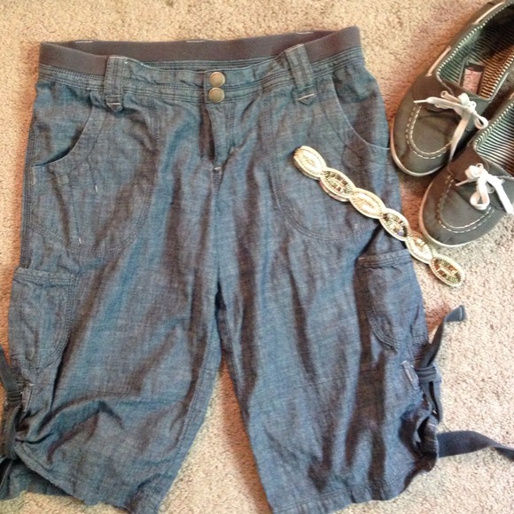 ❌❌ SOLD N/A ❌❌ Denim Capris Sz5