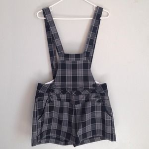 VERY STYLISH BEBE short set in blk/white plaid