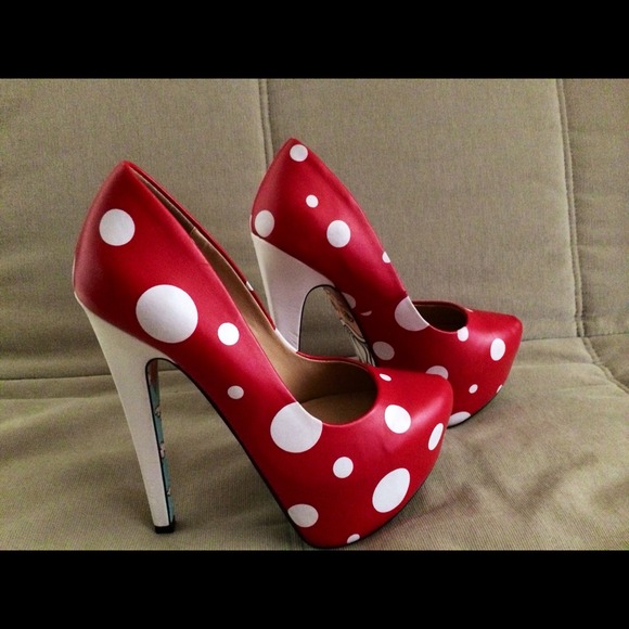 New! Taylor Says! red heels
