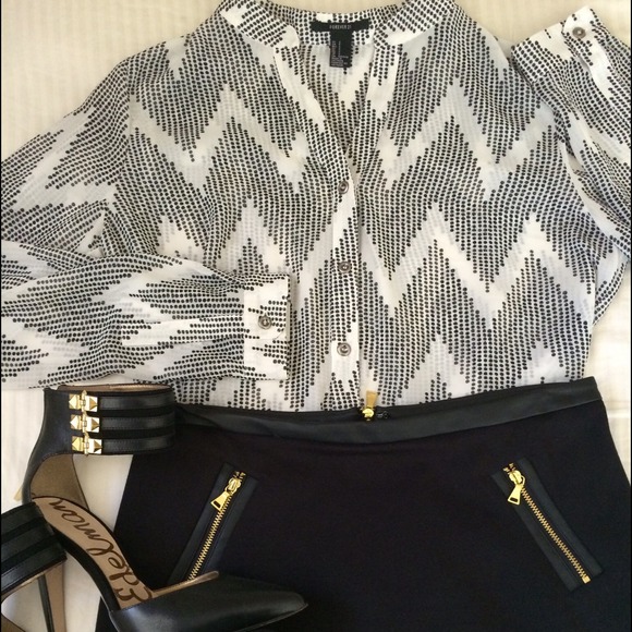 *BUNDLED* dress shirt and necklace