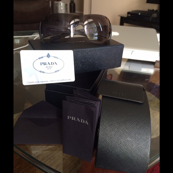 New💯% authentic PRADA sunglasses