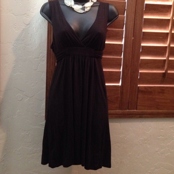 Forever 21 black empire waist v neck dress