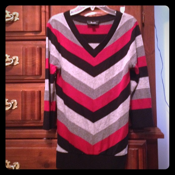 Striped quarter sleeve shirt