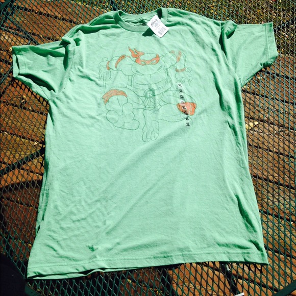 Mens TMNT vintage looking throwback tee.