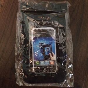 NEW✨ waterproof phone Carrie with strap