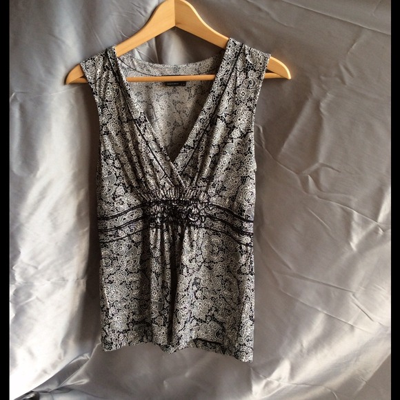 BCBG size Medium black/white sleeveless top