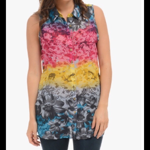 New multi color sleeveless blouse