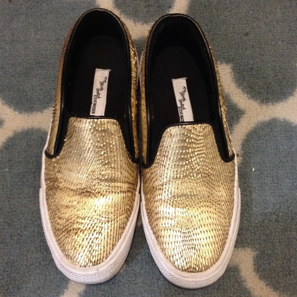*SOLD* Blonde salad Steve Madden gold slip ons - Picture 1 of 4