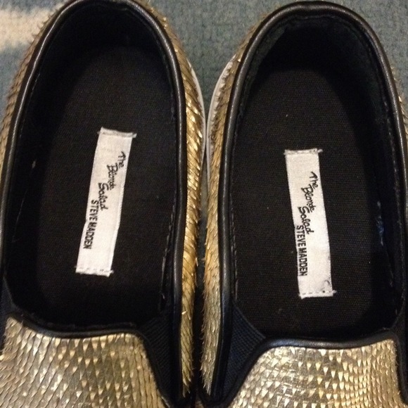 *SOLD* Blonde salad Steve Madden gold slip ons - Picture 3 of 4