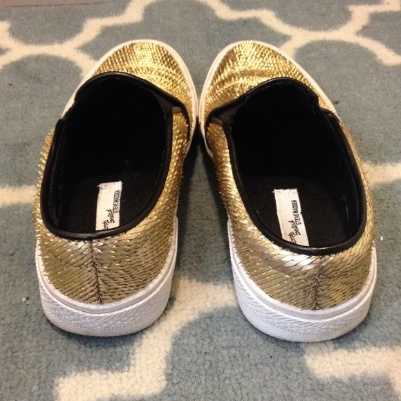 *SOLD* Blonde salad Steve Madden gold slip ons - Picture 4 of 4