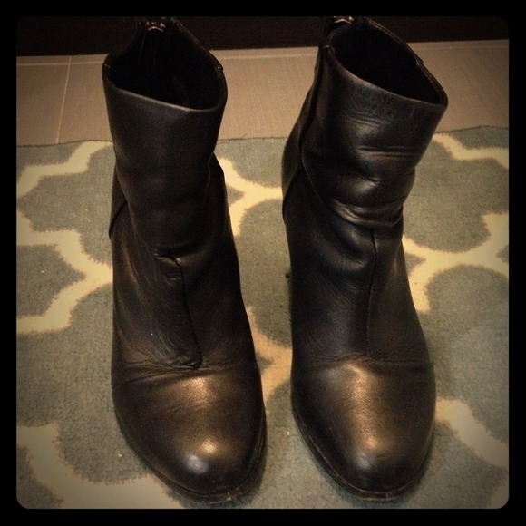 *** sold*** Steve Madden booties - Picture 1 of 4