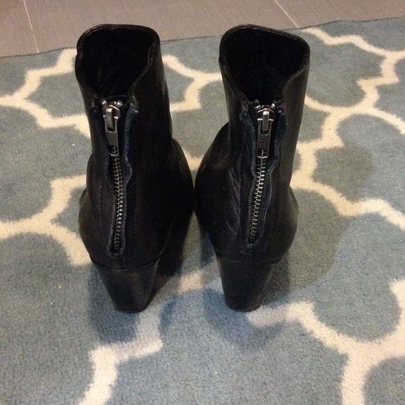 *** sold*** Steve Madden booties - Picture 2 of 4